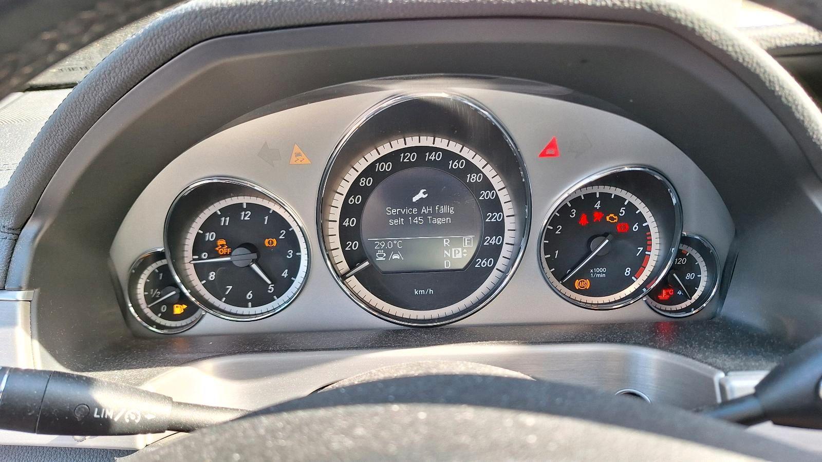 Mercedes-Benz E350 2010 — photo 12