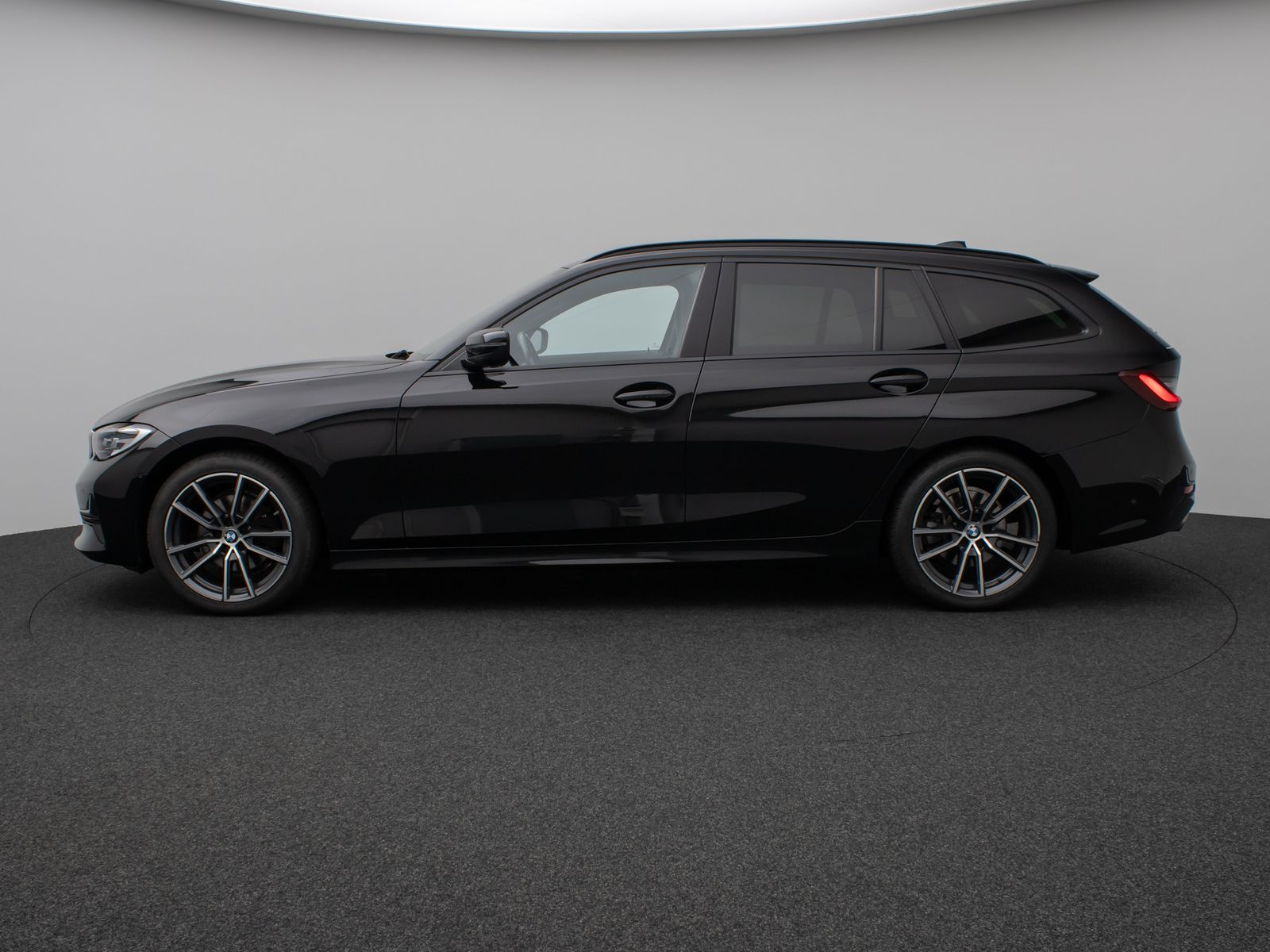 Fahrzeugabbildung BMW 320d  Kamera DAB HiFi DrivAssist Alarm LED Sport