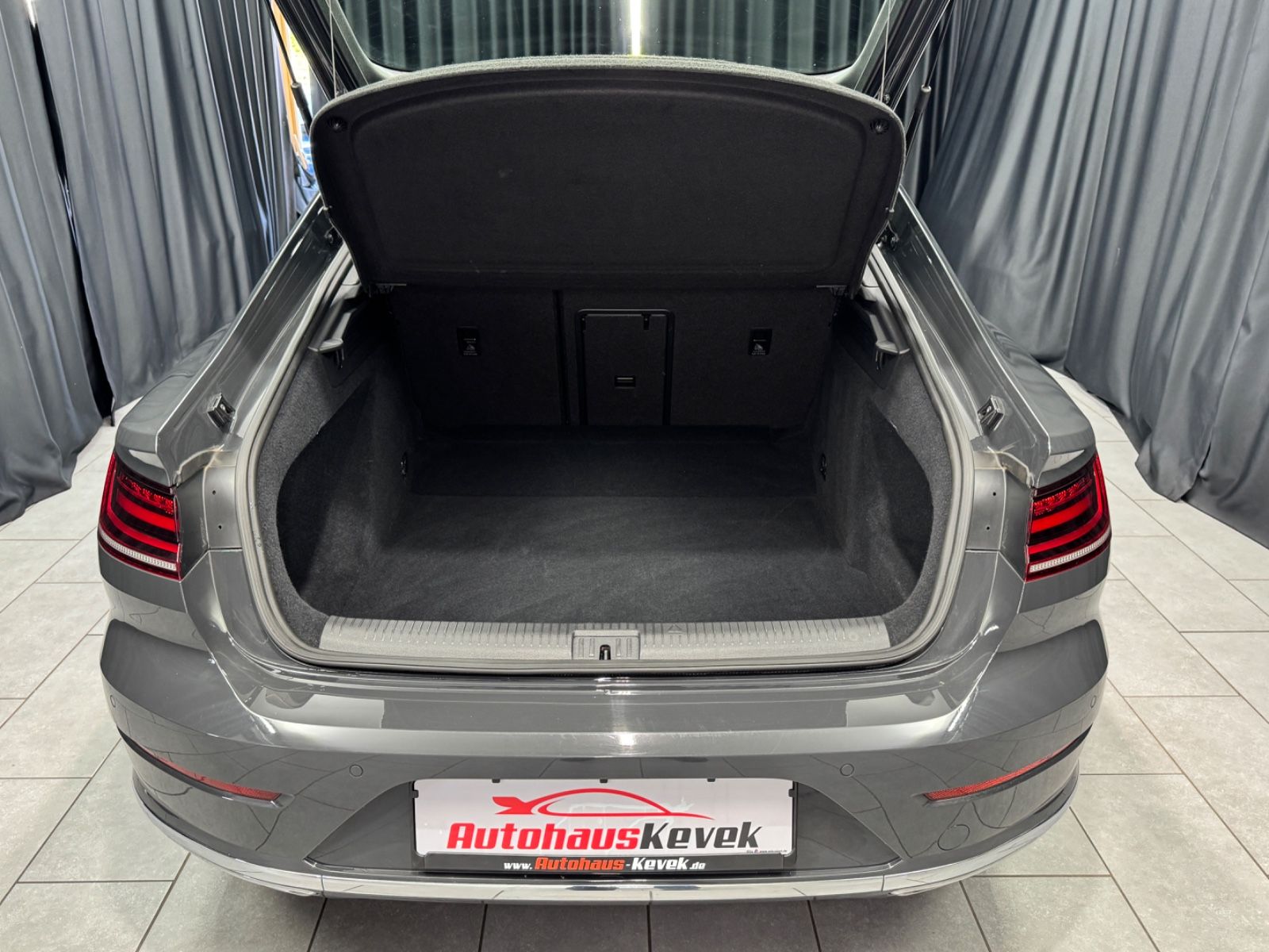Fahrzeugabbildung Volkswagen Arteon R-Line|DSG|NAVI|ACC|DIGI-TACHO|1.HAND