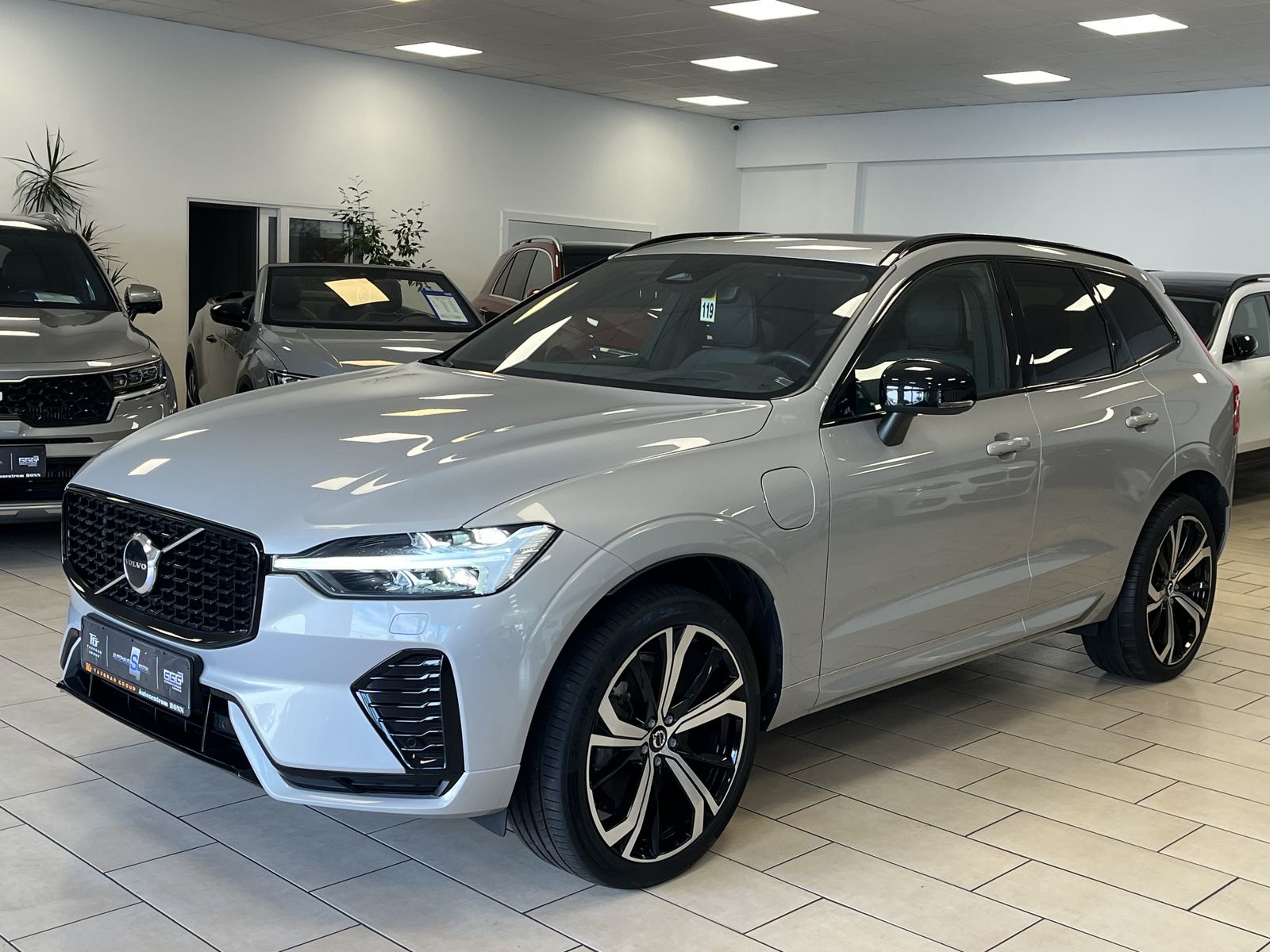 Volvo XC60 T6 R Design Recharge Pano Head-Up AHK Leder