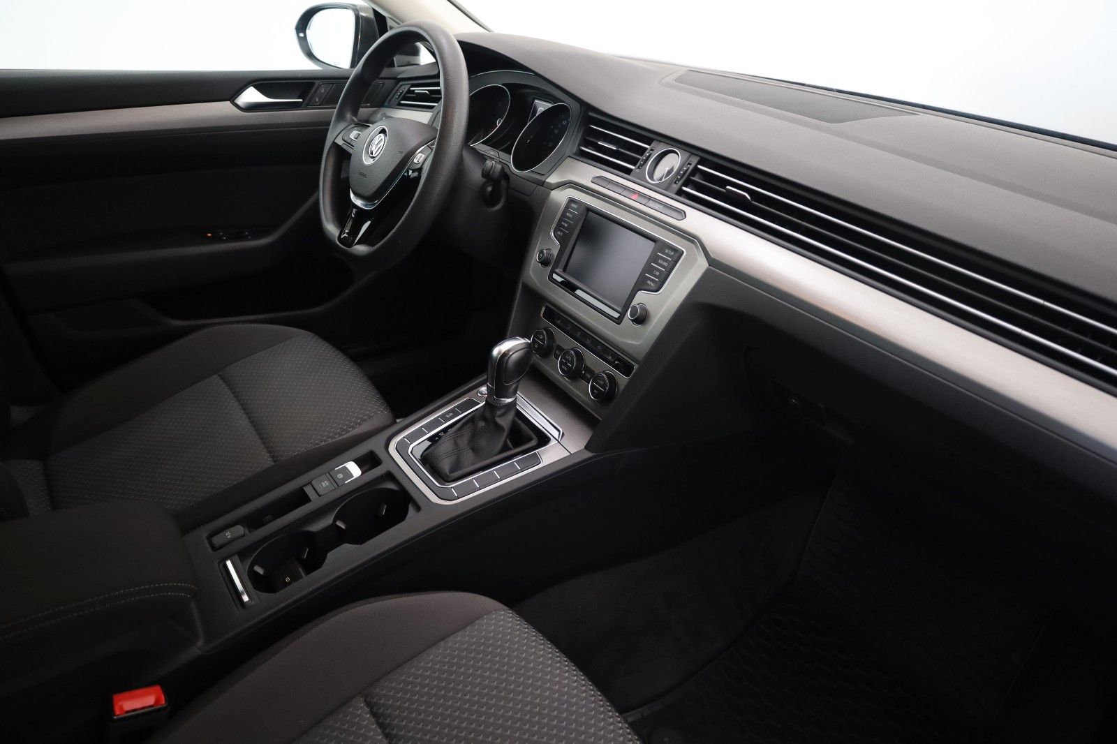 Fahrzeugabbildung Volkswagen Passat Variant Trendline DSG LED,SH,PDC,SR+WR