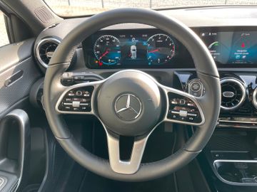 Fahrzeugabbildung Mercedes-Benz A 180 Progressive Navi