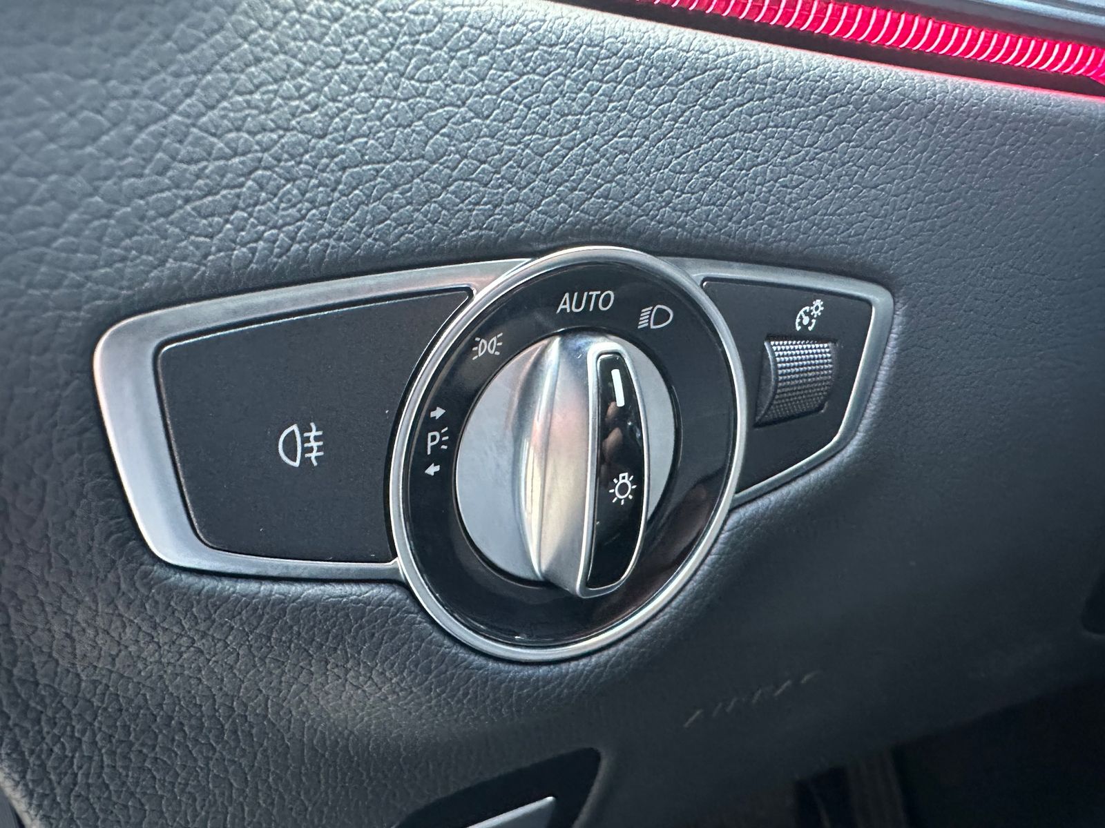Fahrzeugabbildung Mercedes-Benz E 220 d T 4Matic Avantgarde NAV+LED+WIDESCEEN