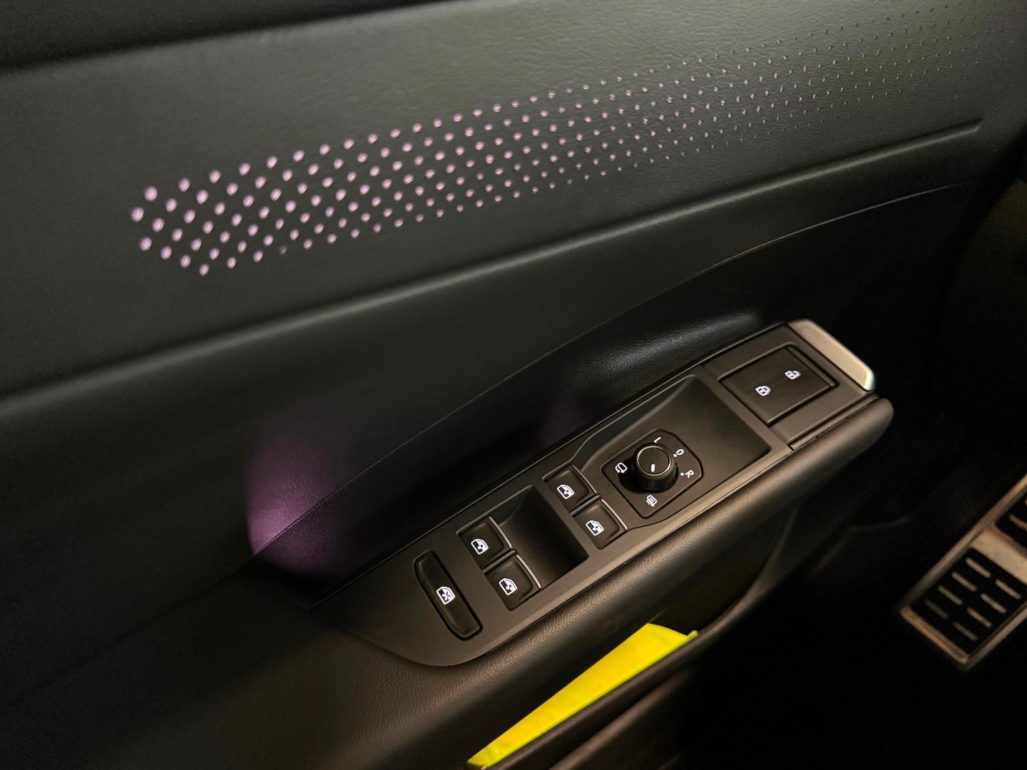 Volkswagen T-Roc 1.5 eTSI DSG R-Line ACC KAMERA KEYLESS, миниатюра 26