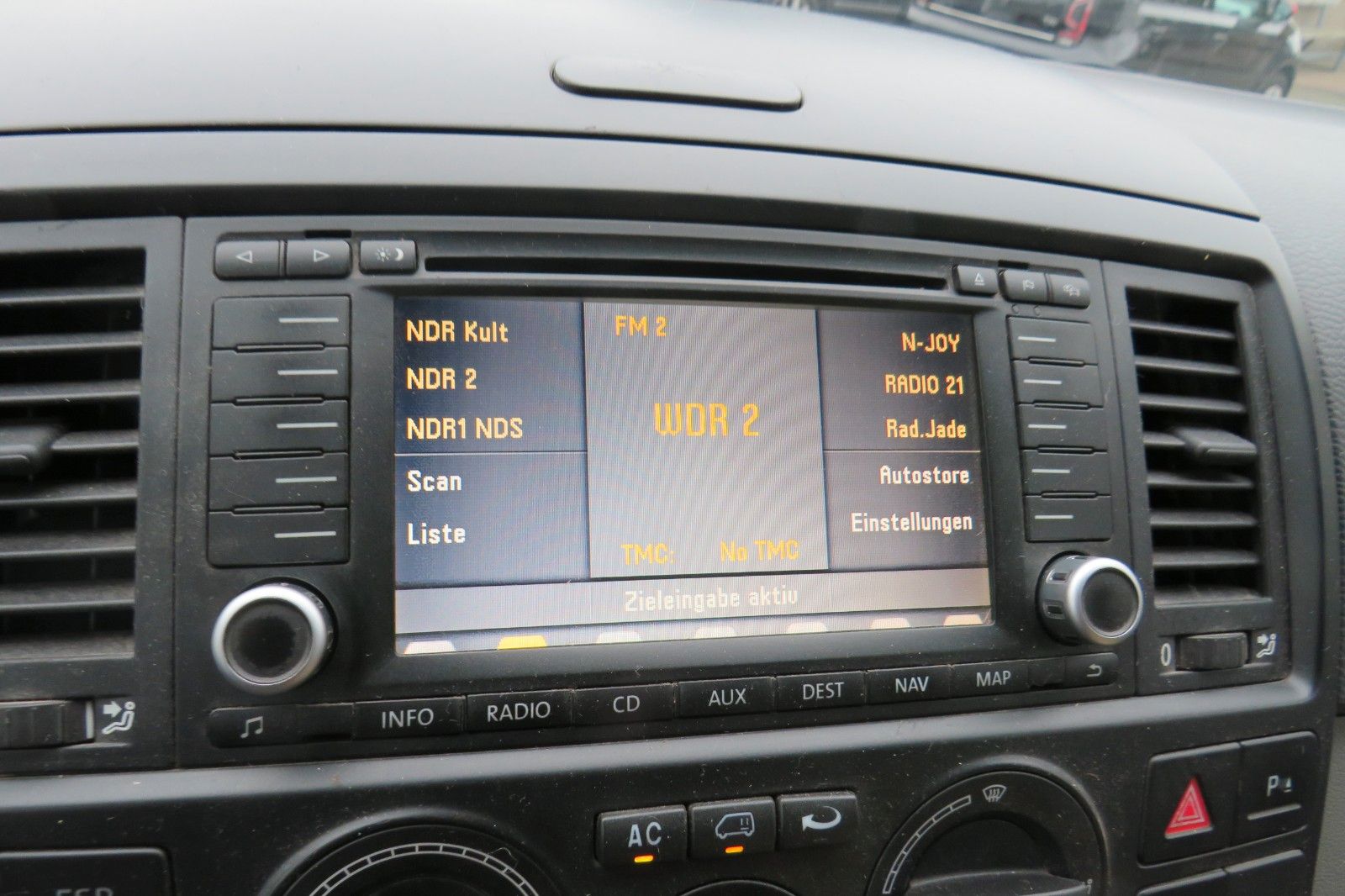 Fahrzeugabbildung Volkswagen T5 California 1.H SCHECKHEFT MOTOR TEILÜBERHOHLT