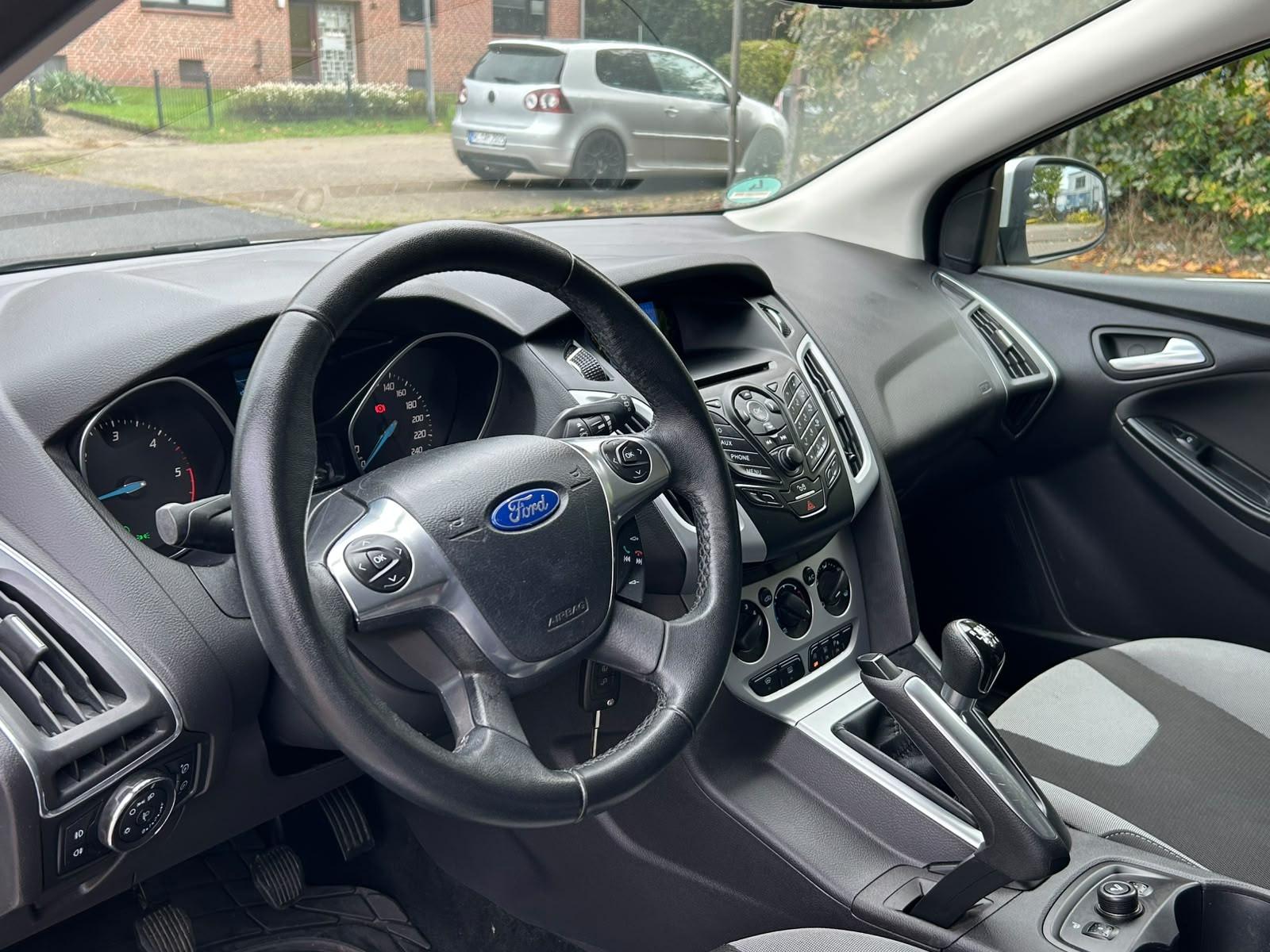 Ford Focus 2012 — photo 13