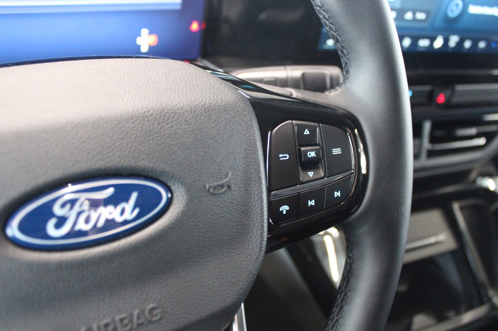 Fahrzeugabbildung Ford Tourneo Custom PHEV ACTIVE 8-Sitzer B&O NAVI LED