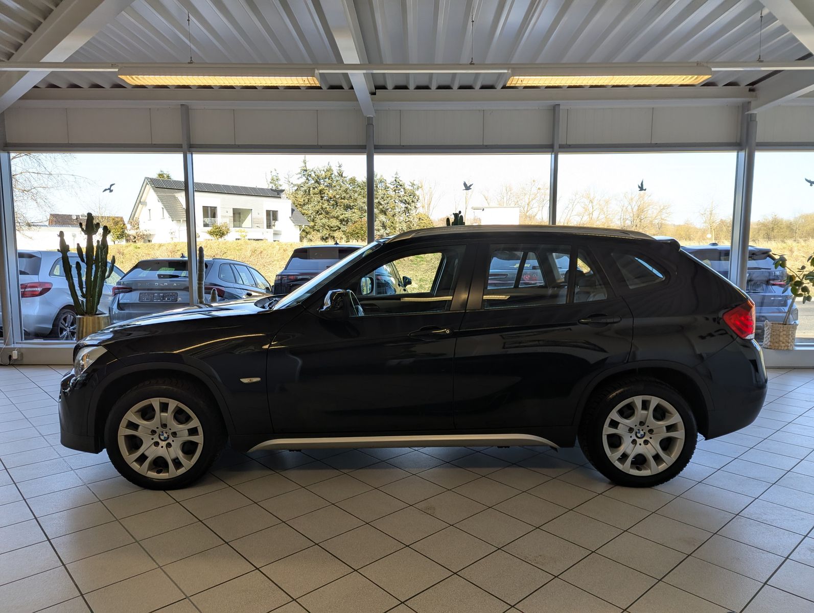 BMW X1 18 d x-Line Bi-Xenon Klimaautomatik Metallic - Image 4
