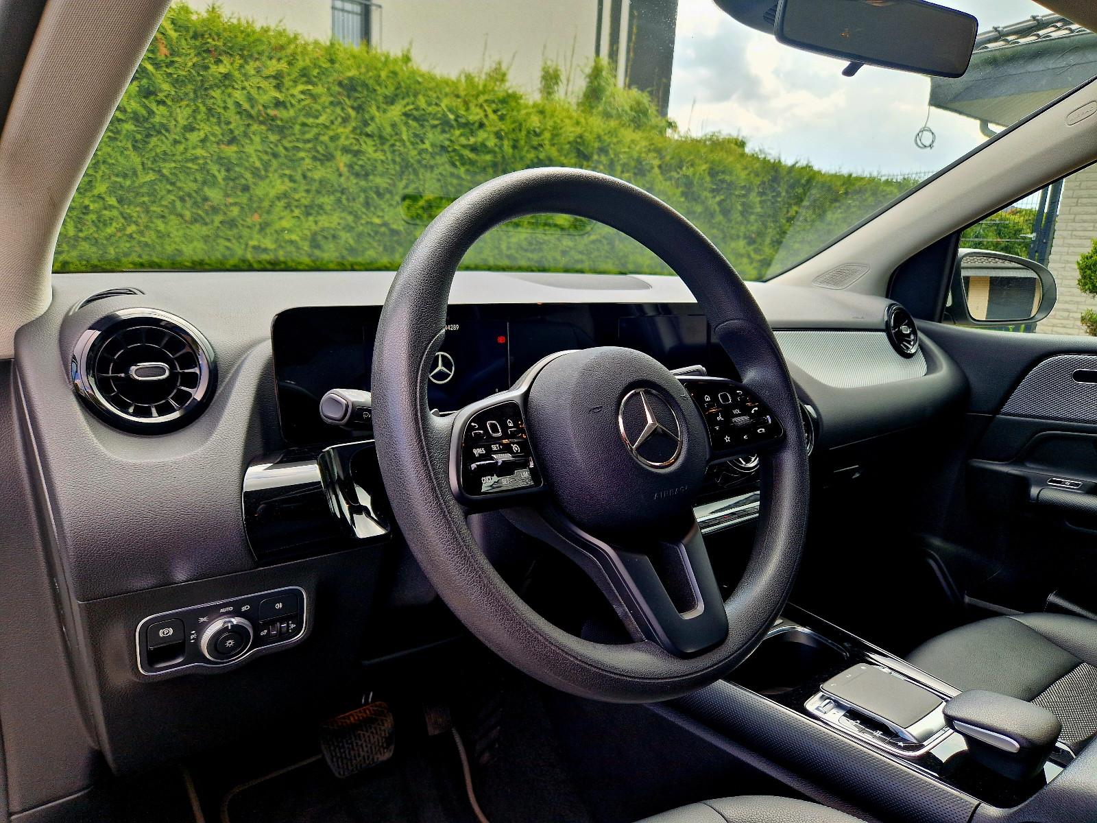 Mercedes-Benz B 180 (Automatik, Teilleder, Navi)