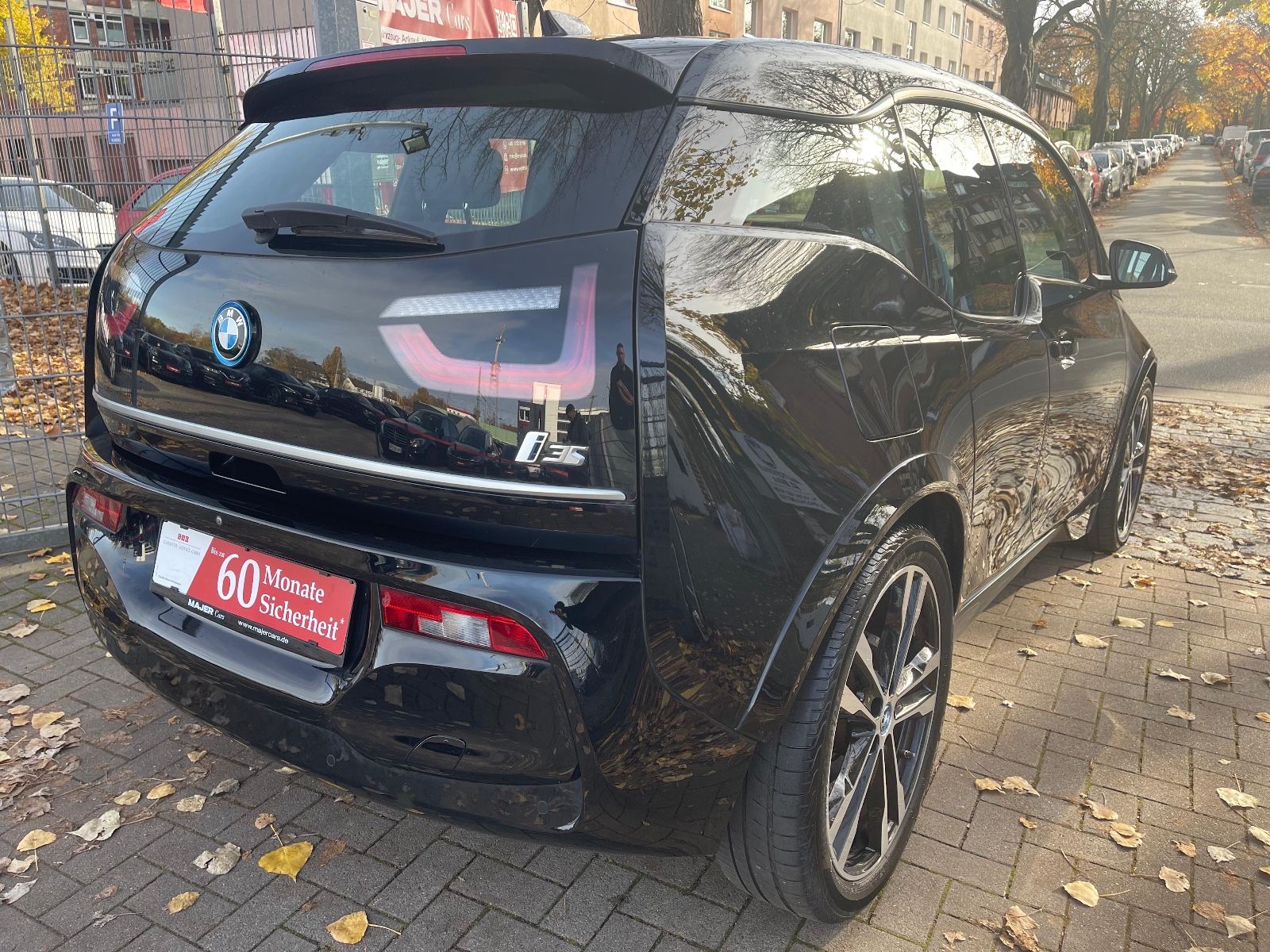 Fahrzeugabbildung BMW i3s KAMERA*SHZ*Business-Paket*20ZOLL*LED