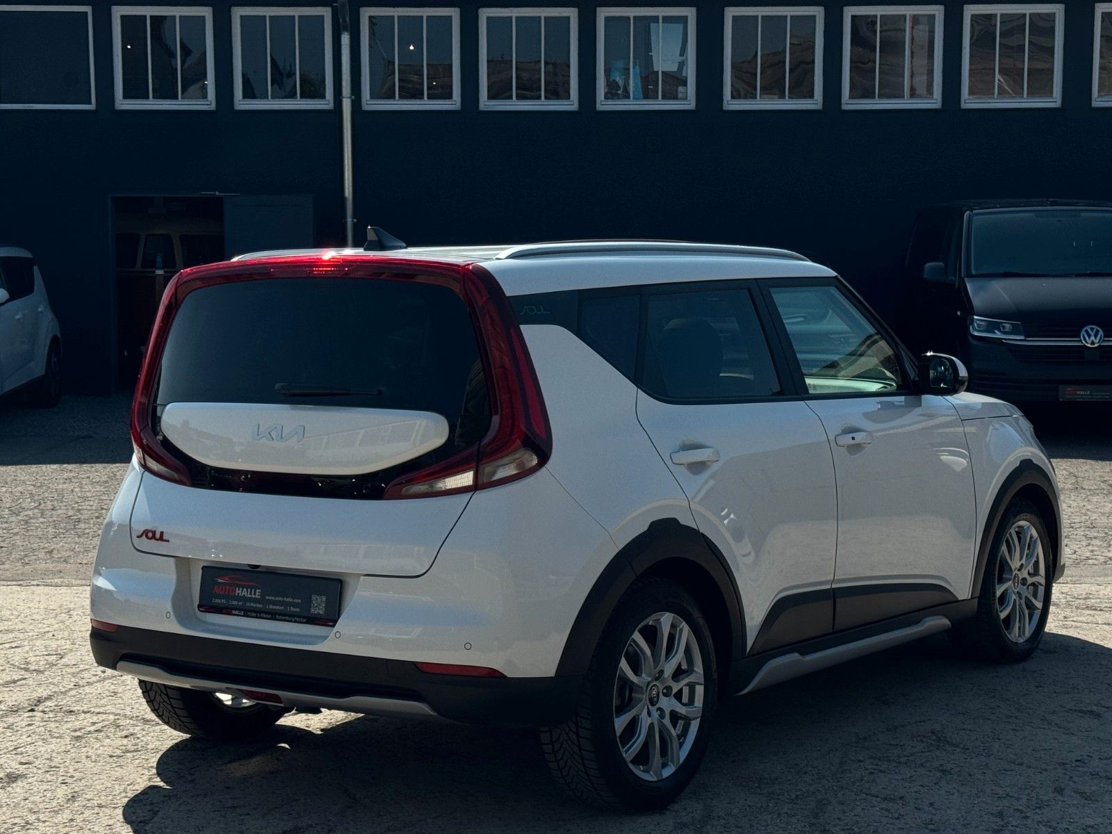 Fahrzeugabbildung Kia E-Soul 64kWh Spirit Schiebedach CarPl. H&K ACC