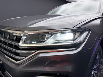 Volkswagen Touareg - 2