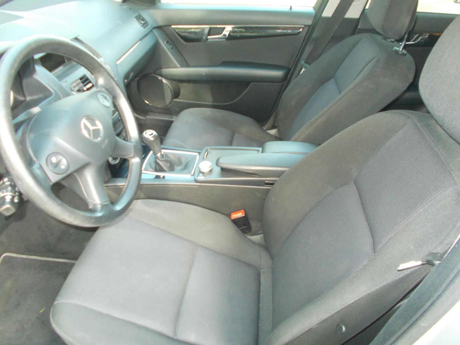 Mercedes-Benz C200 2011 — photo 7