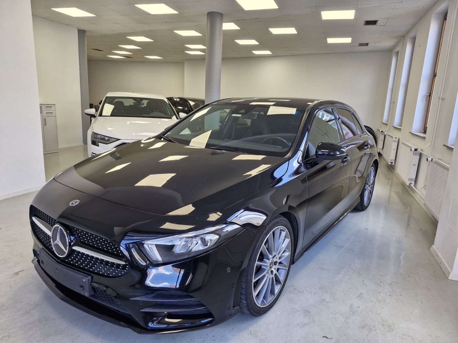 MERCEDES-BENZ A 180 d*AMG LINE*KAMERA*LEDER*LED*