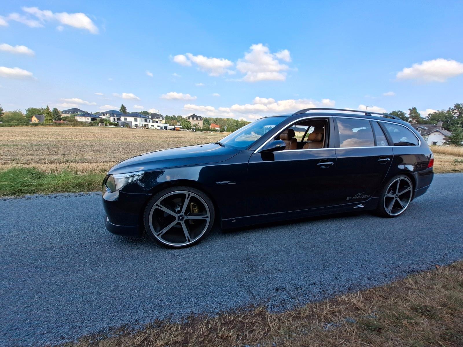 BMW 530 2005 — rear view