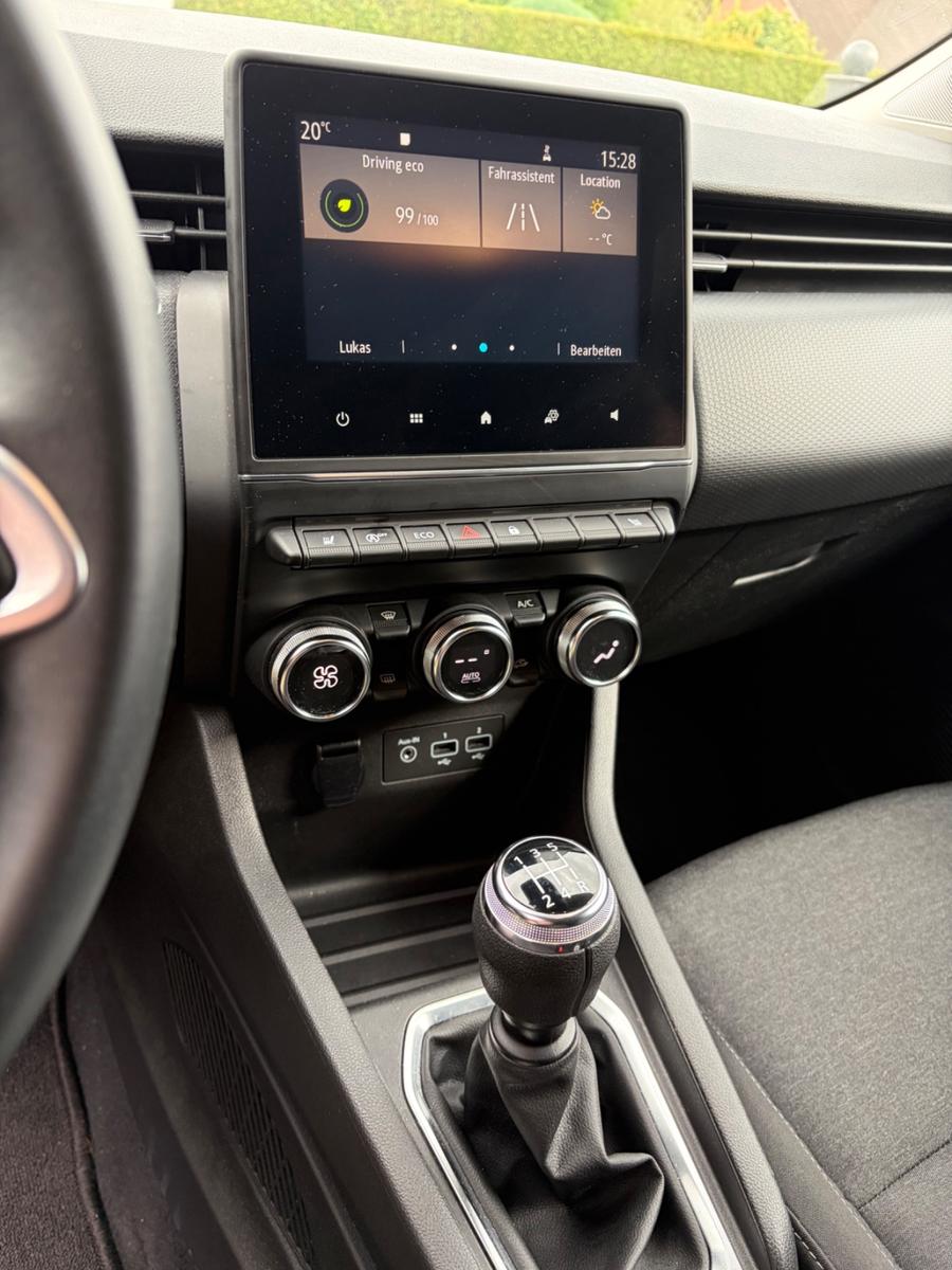 Renault Clio Experience TÜV Neu | 8fach bereift