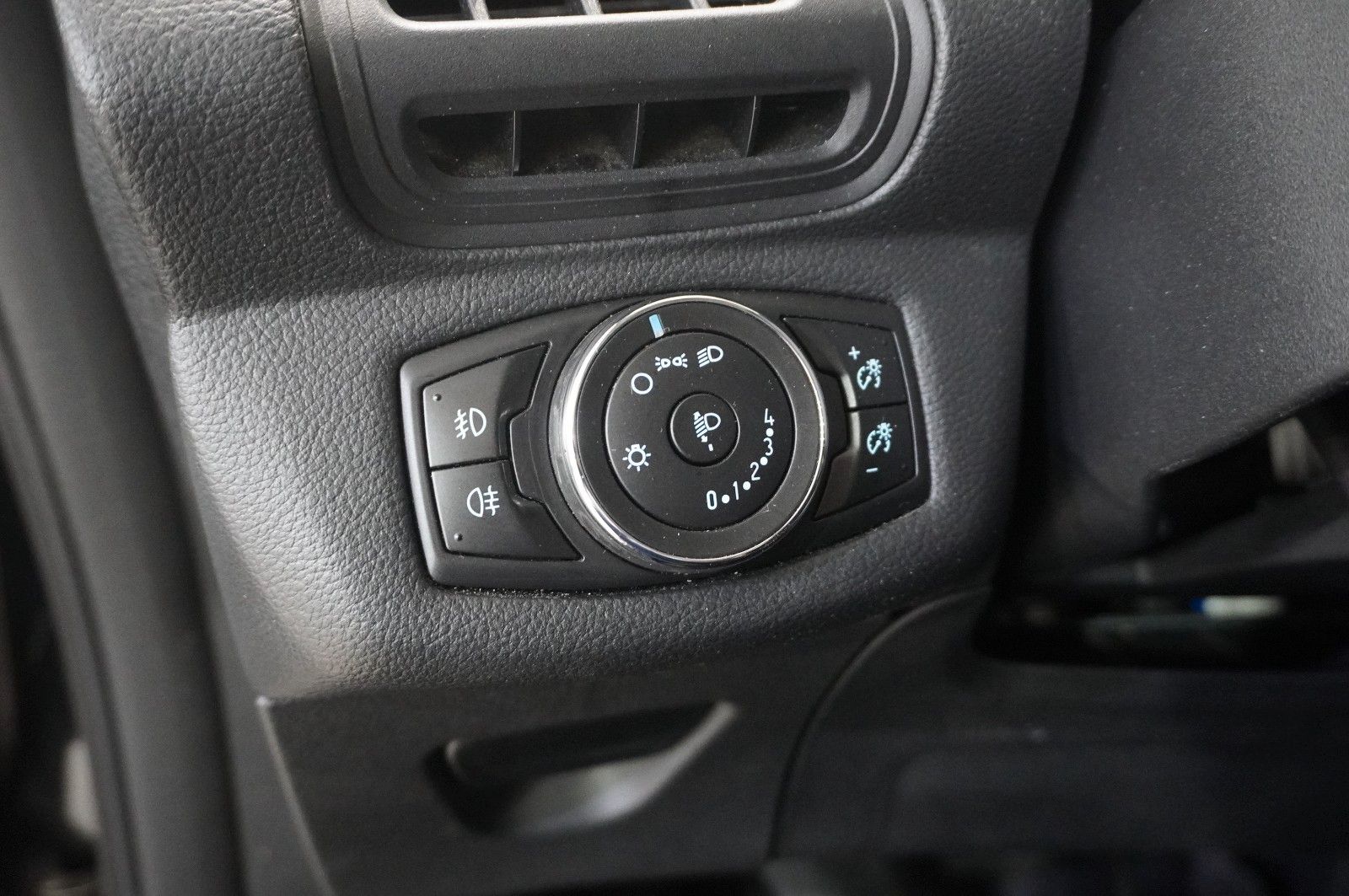 Fahrzeugabbildung Ford B-Max 1.0 TREND KLIMA/SHZ/PDC/NEBEL/WINTER/USB