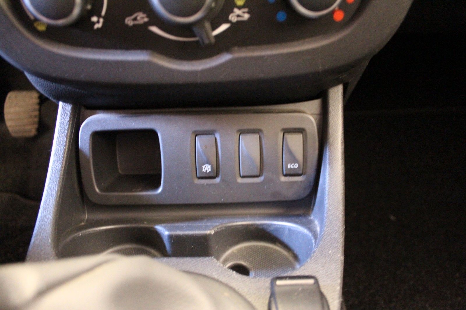 Fahrzeugabbildung Dacia Duster   SCE 115  Laureate   AHK *Navigation*