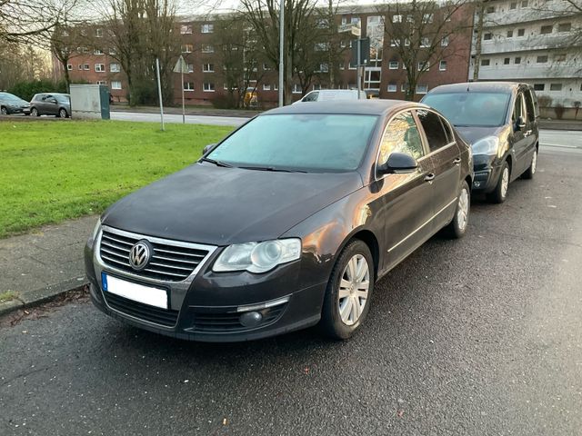 Volkswagen Passat Limo Highline DSG Navi/BT/SHZ/Allwetter