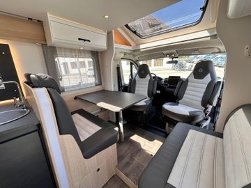 Sunlight Adventure T 67 10Navi Hubbett TV SOLAR Combi6E