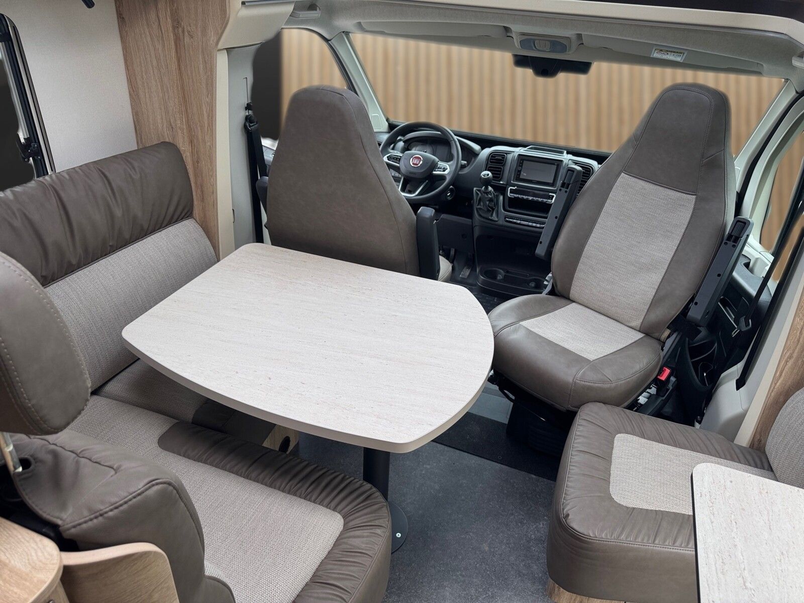 Fahrzeugabbildung Eura Mobil Profila T PT 660 EB Mondial Plus 180PS Dachklima