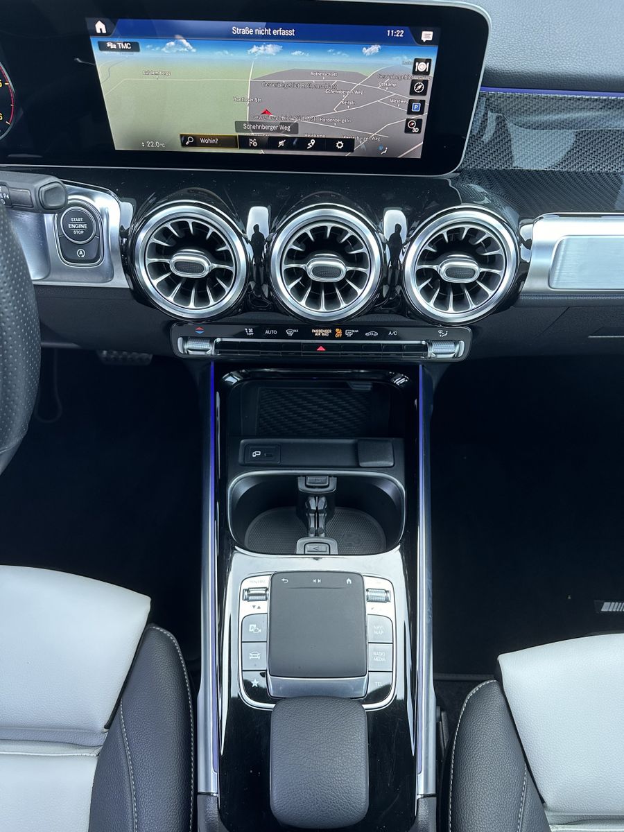 Fahrzeugabbildung Mercedes-Benz GLB 220d AMG Line NAV+KAMERA+19ZOLL+WIDESCREEN