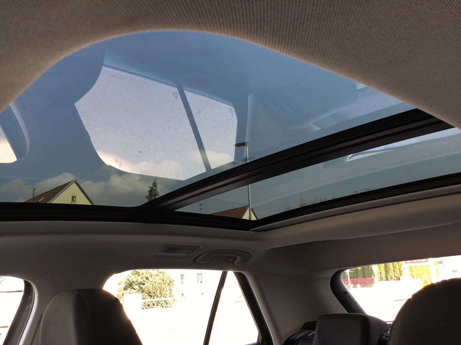 Fahrzeugabbildung Volkswagen T-Roc 1.5 TSI DSG Style+AHK+MatrixLED+ACC+Pano
