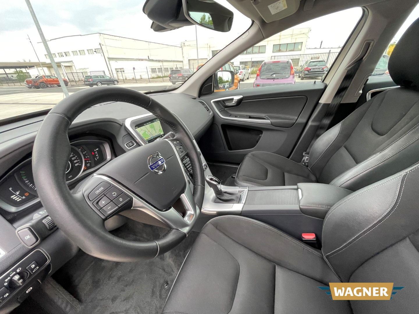 Fahrzeugabbildung Volvo XC60 Momentum 2WD Bi-Xenon SHZ 1-Hand