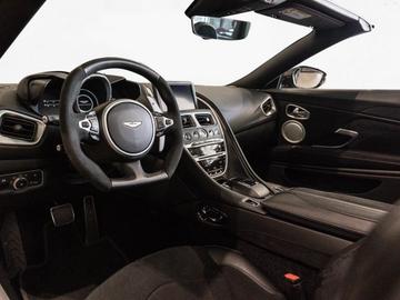 2019 Aston Martin DBS — фото 4