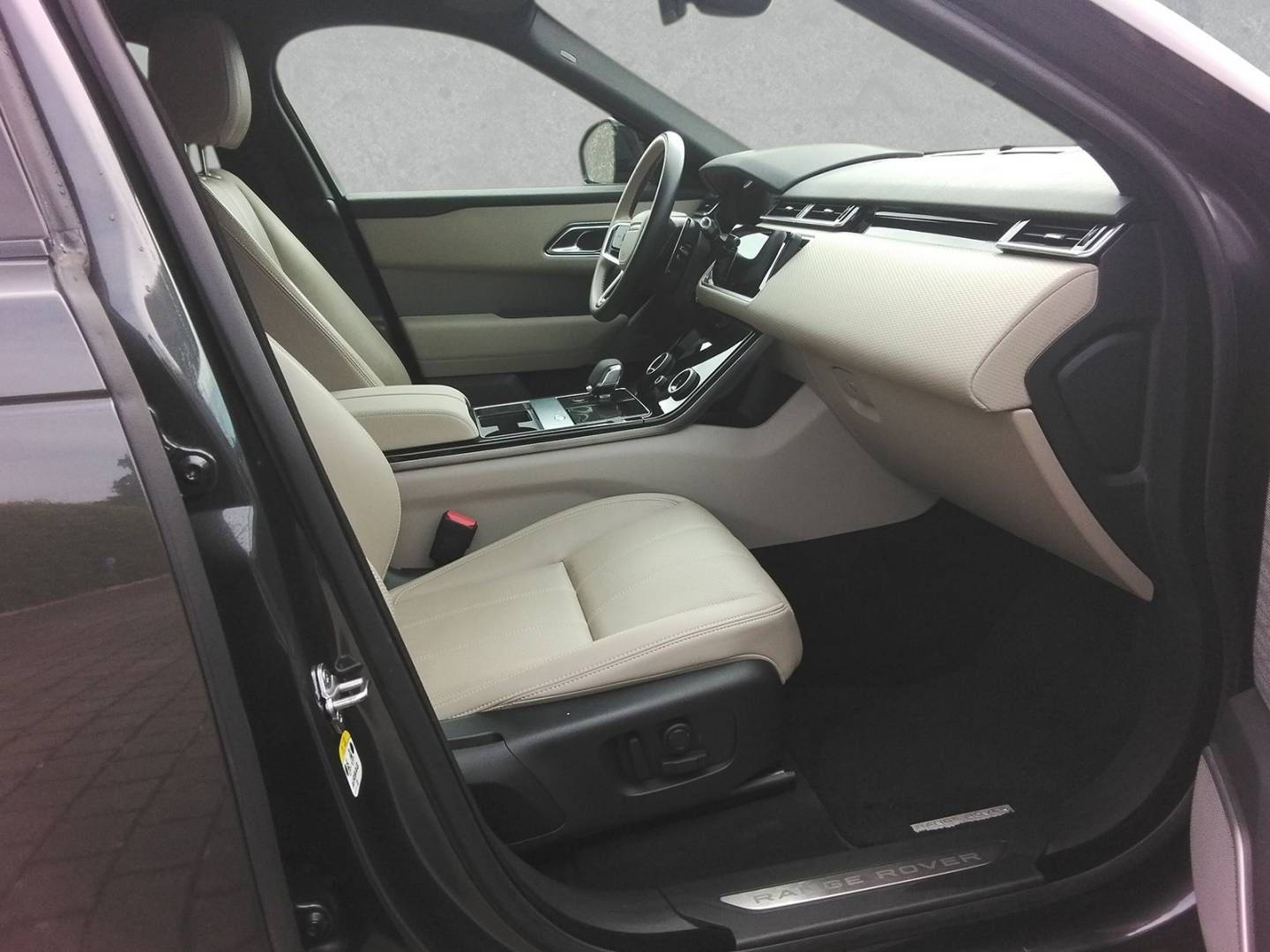 Fahrzeugabbildung Land Rover Range Rover Velar D300 SE