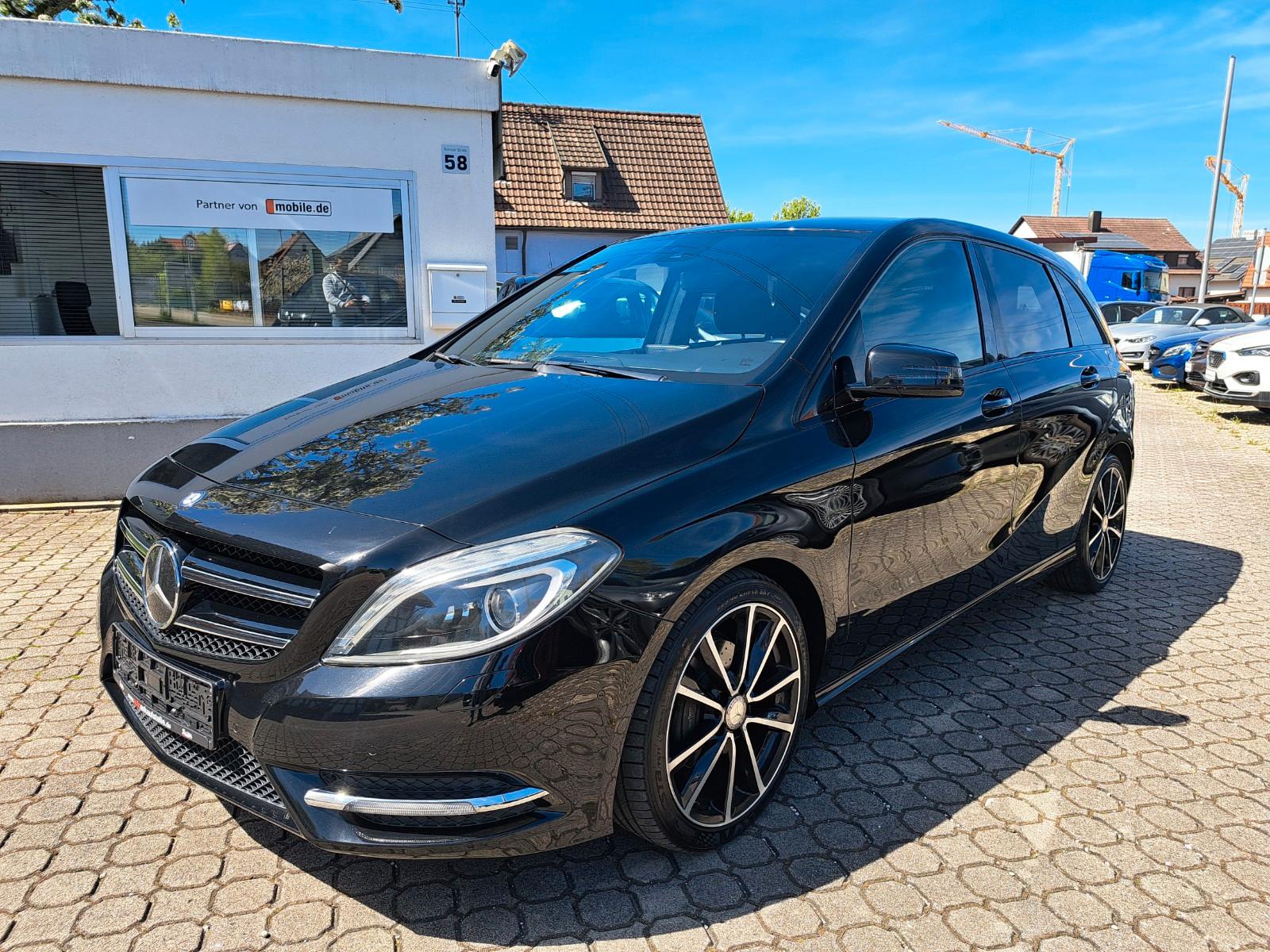 Mercedes-Benz B 200 Sport-Paket*PDC*AHK*NIGHT*SHZ*KAM*1.HAND*