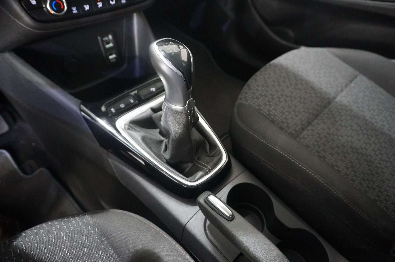 Fahrzeugabbildung Opel Crossland X 1.2 NAVI/LED/SHZ/LHZ/ALU/TEMPOMAT