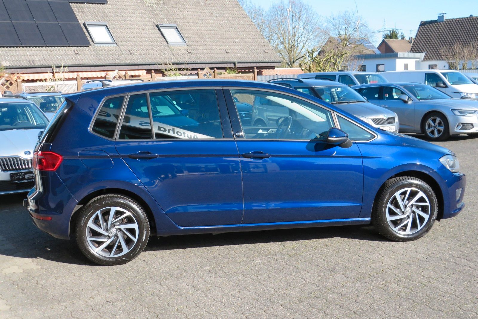 Fahrzeugabbildung Volkswagen Golf Sportsvan DSG SOUND SITZH. PDC ACC AHK