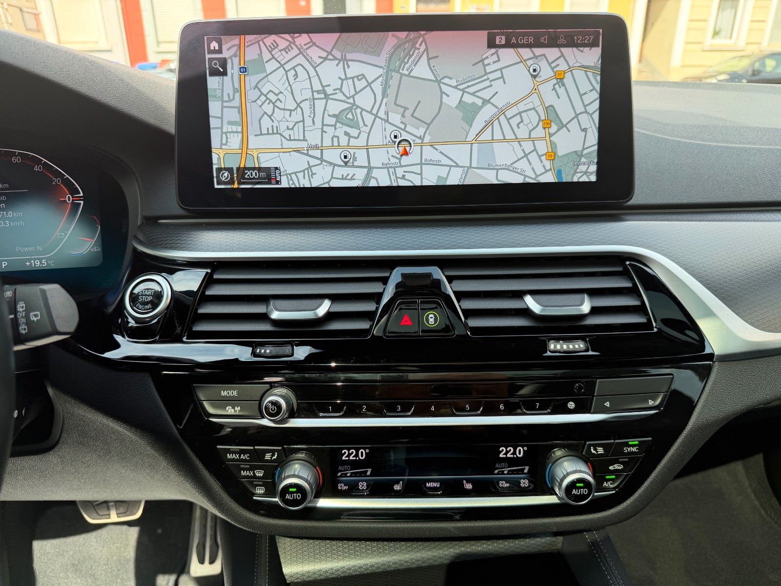 Fahrzeugabbildung BMW 540d Touring xDrive M Sport AHK PANO HUD LEDER