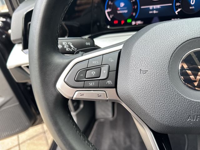 Golf VIII 1.0 eTSI Life IQ.Drive, Massage, LED.,