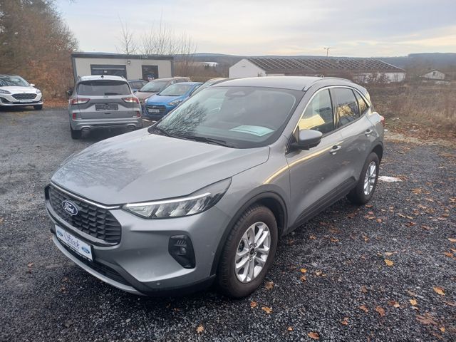 Ford Kuga  ** Titanium / WIE NEU ** neues Modell