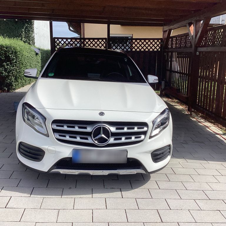 Image of Mercedes-Benz GLA 220