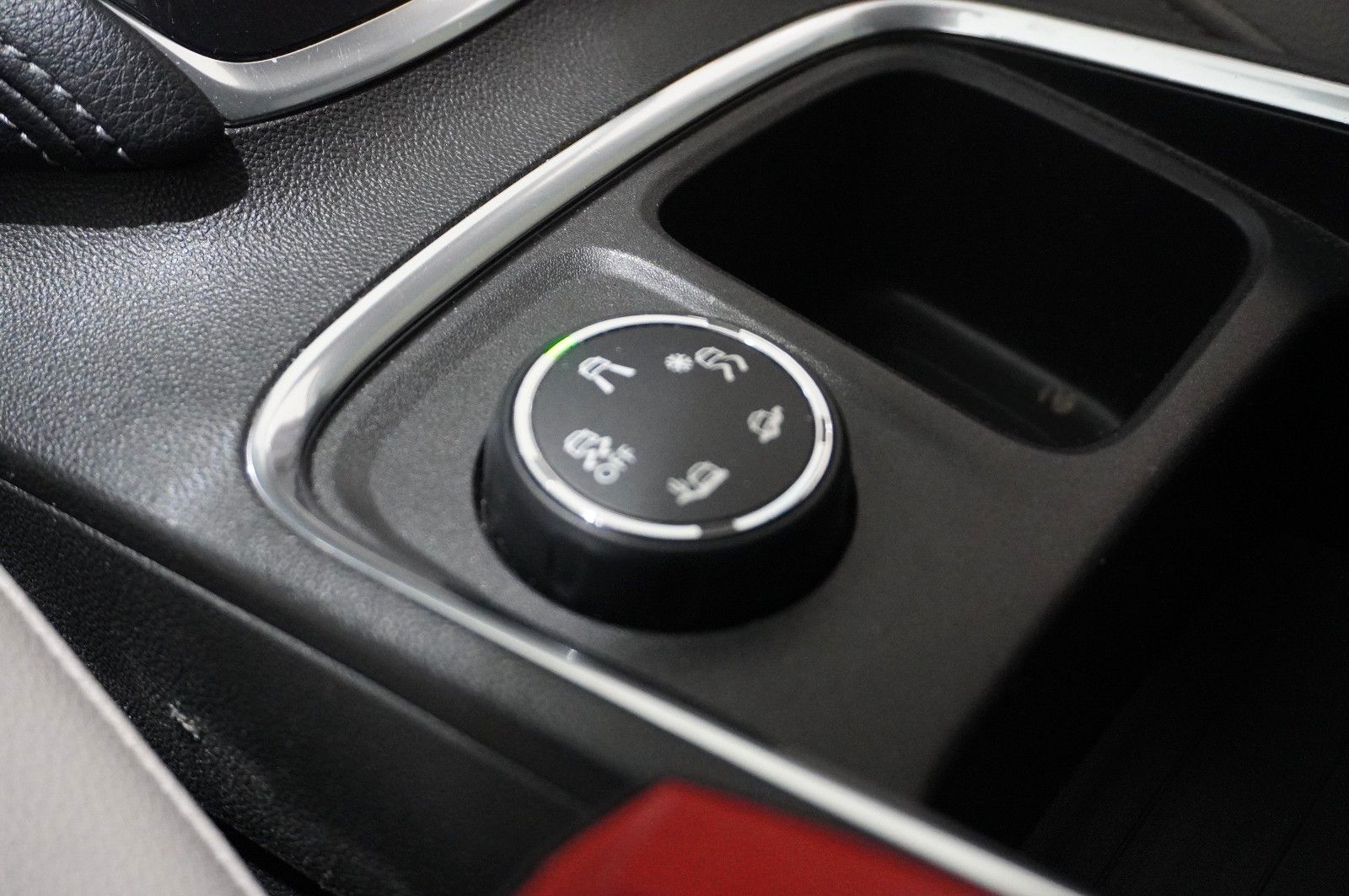 Fahrzeugabbildung Opel Grandland (X) 1.6D DYNAMIC NAVI/LED/360°/SH/GRIP