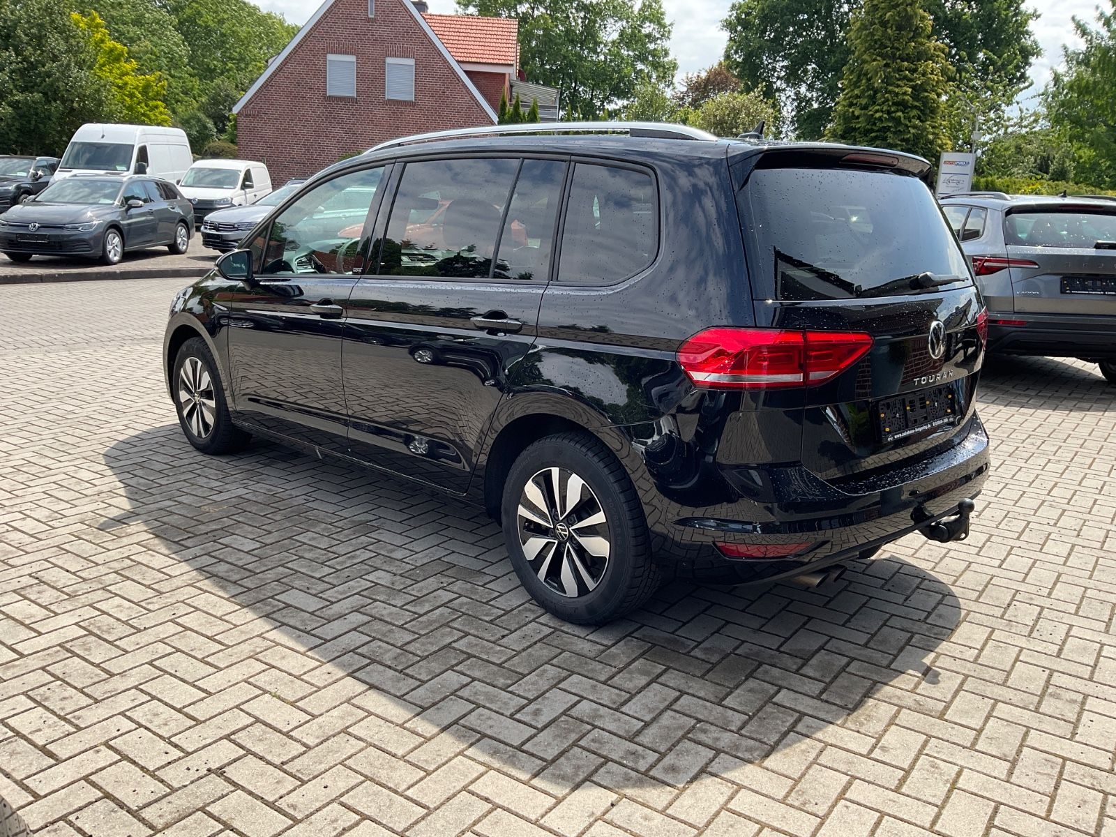 Fahrzeugabbildung Volkswagen Touran 2.0 TDI DSG MOVE,7 Sitze,LED,Kamera,AHK