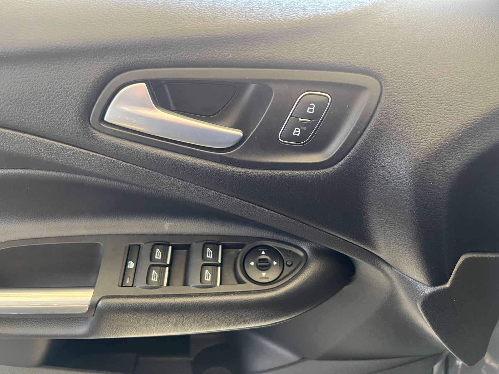 Fahrzeugabbildung Ford Kuga ST-Line Automatik