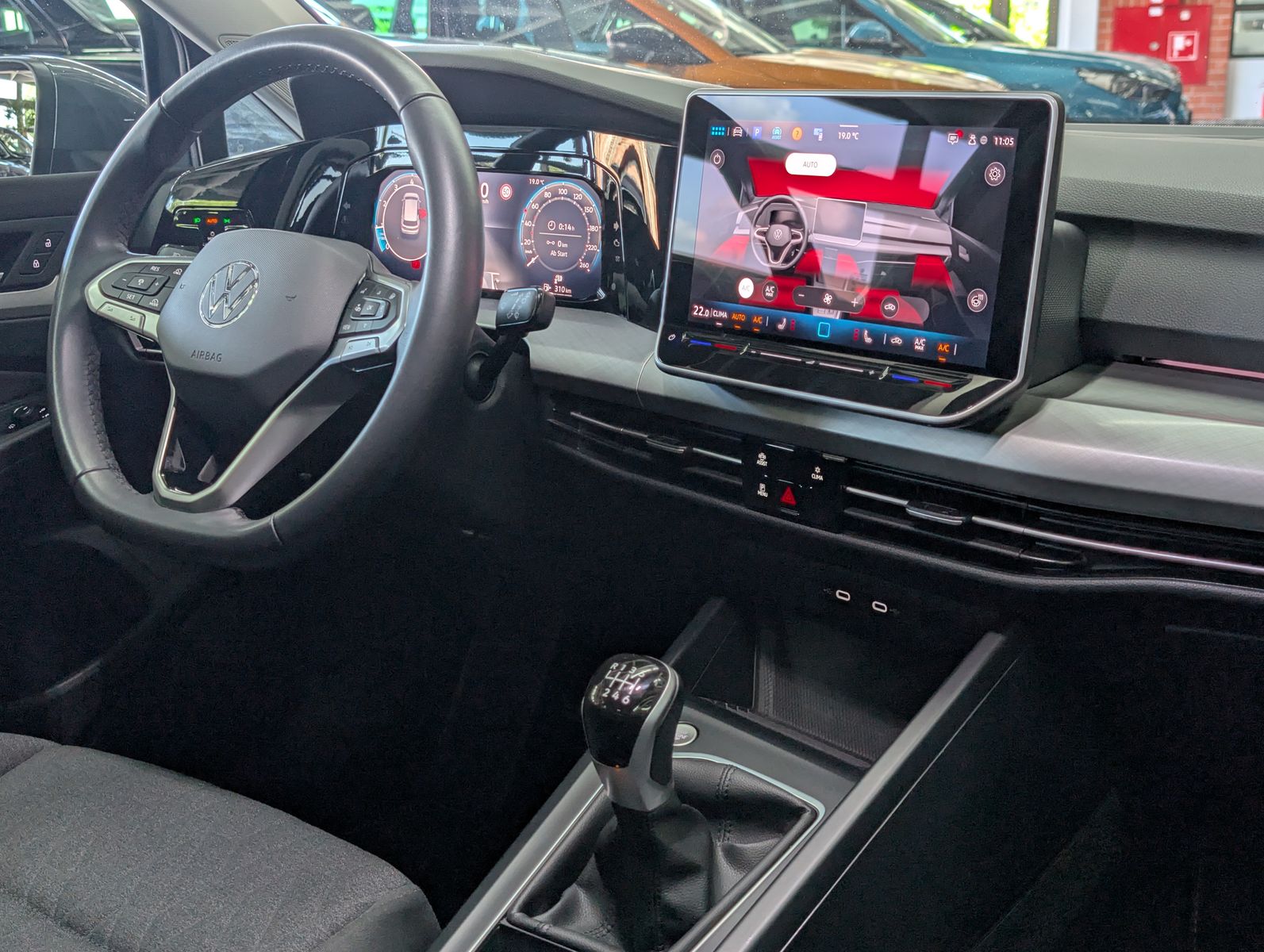 Fahrzeugabbildung Volkswagen Golf 1.5 TSI Life ACC LED SHZ VIRT AMBI APP BHL