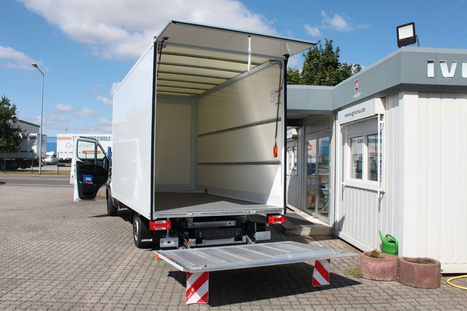 Fahrzeugabbildung Iveco Daily Koffer/LBW 35S16HA8