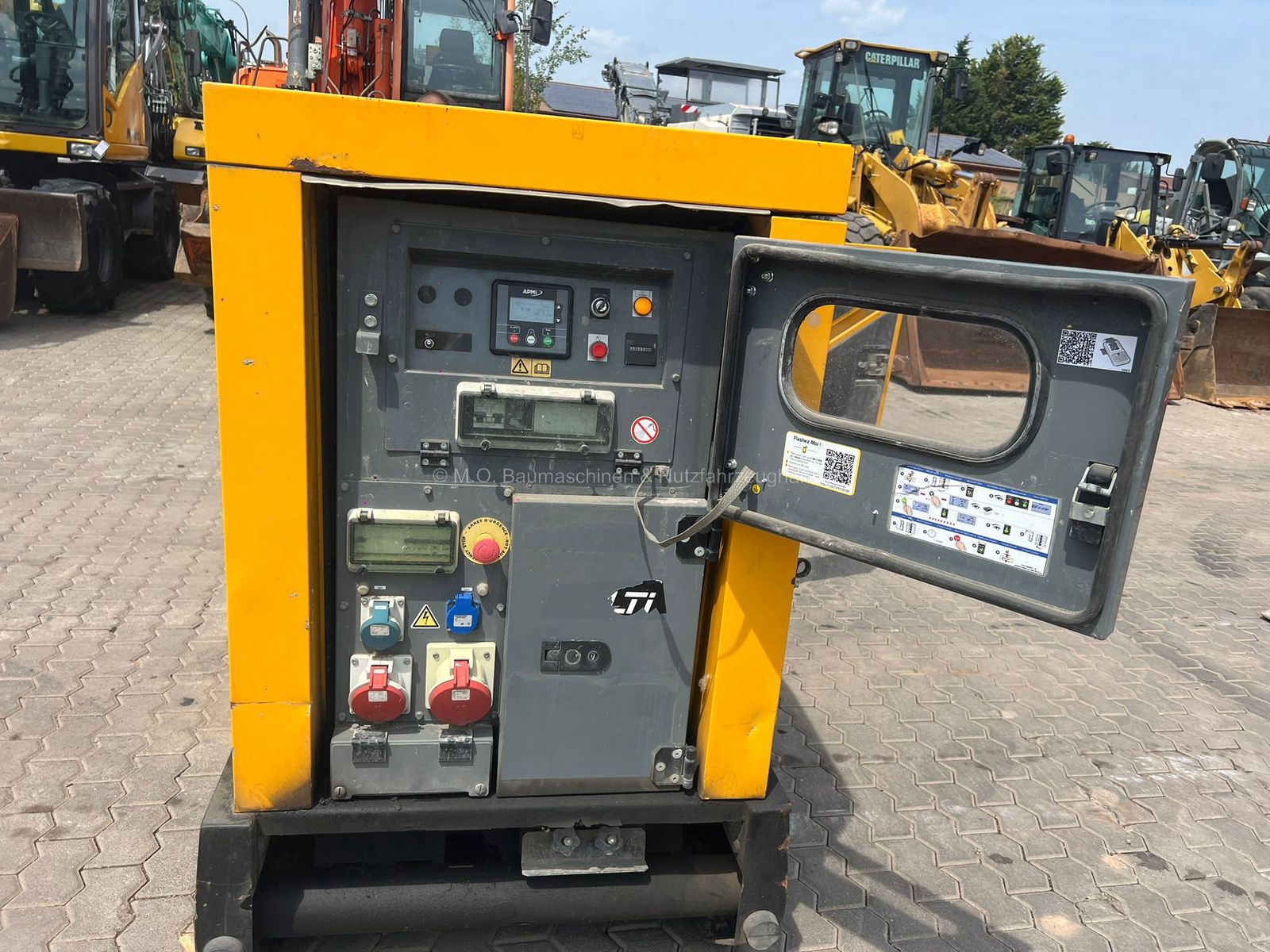 Fahrzeugabbildung Andere SDMO Stromgenerator  R 33 C 3 /30 KVA