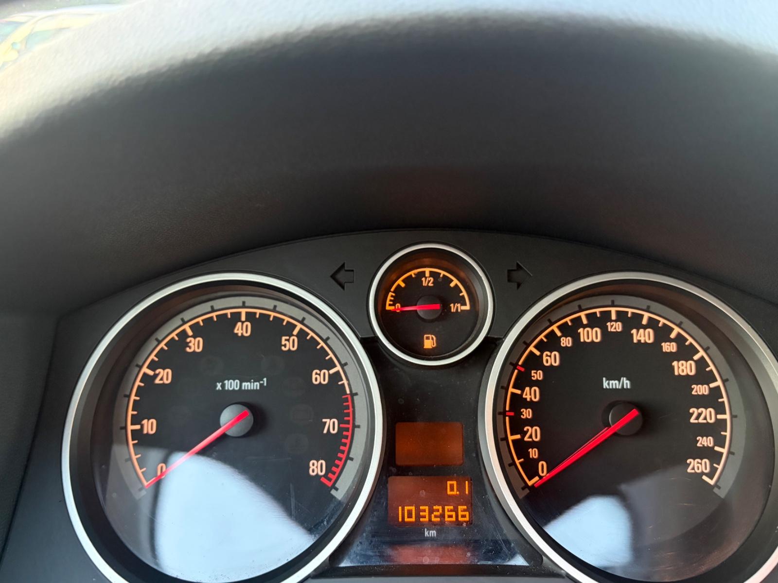 Opel Astra 2004 — photo 12