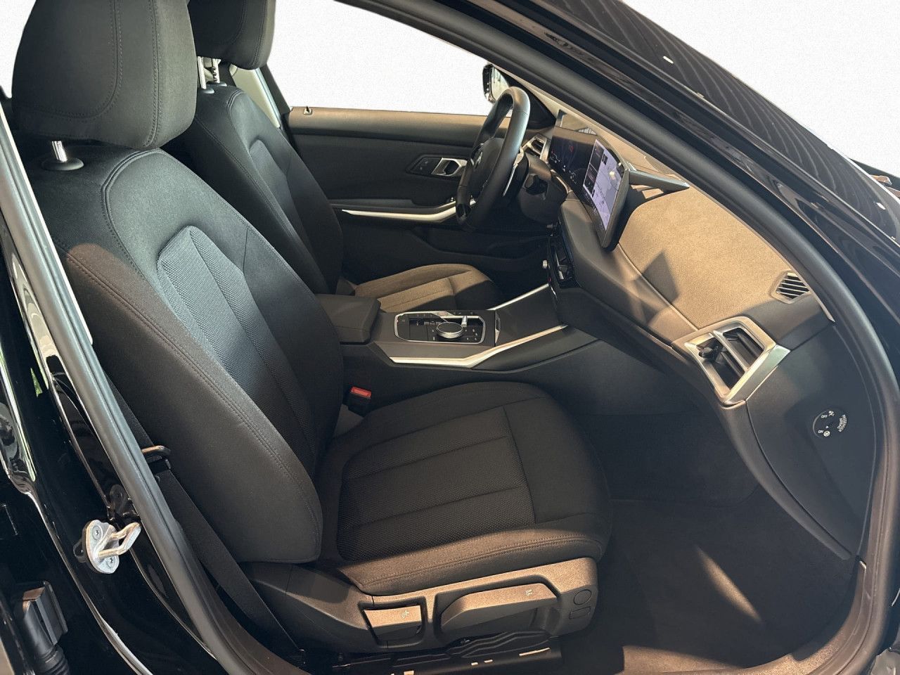 BMW 318i Touring LivePlus,ParkAss,HiFi,LED,CarPlay. foto 11