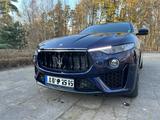 Maserati Levante Benzin 3.0 V6 257kW GRANSPORT 4x4 Au... - blaue Maserati Levante