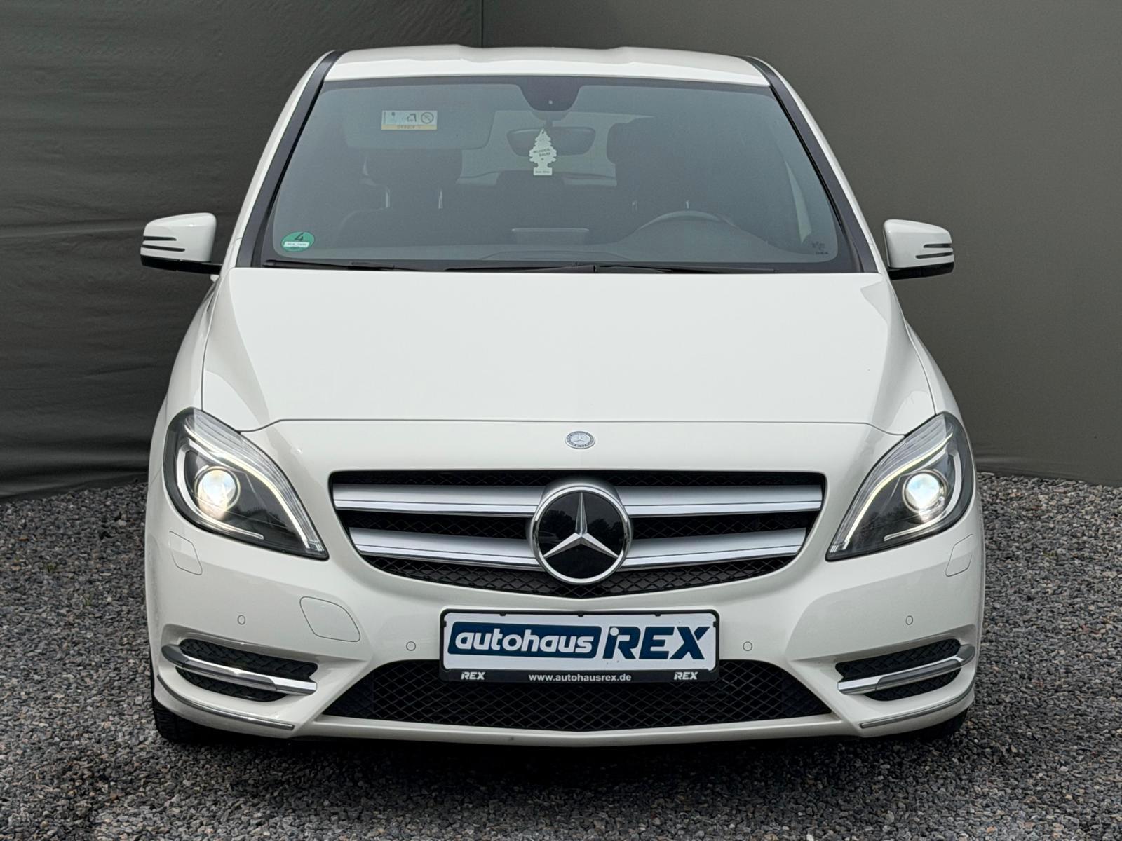 Mercedes-Benz B 180 AVANTGARDE SPORT PAKET / LED PDC NAVI