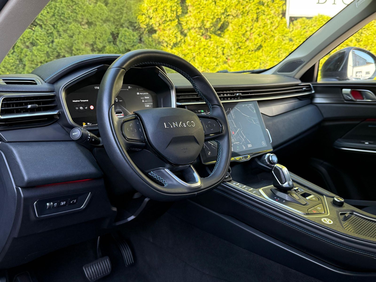 Fahrzeugabbildung Lynk&Co 01 1.5 T Aut PHEV PANO+LED+NAVI+ACC+MEMO+SHZ+360