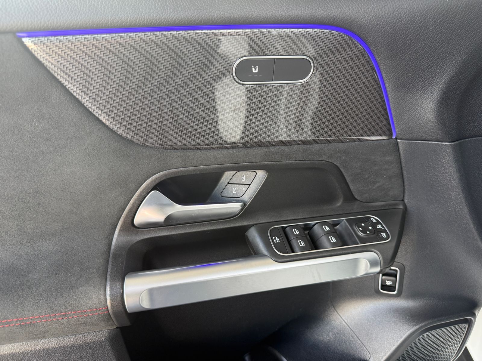 Fahrzeugabbildung Mercedes-Benz GLB 250 AMG Line LED MBUX HIGH NAV RFK 19"