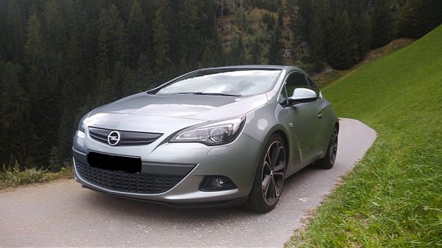 Opel Astra J GTC 2.0